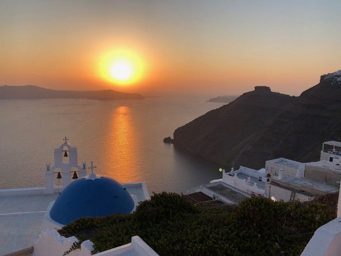 The four surprising things about a Santorini sunset